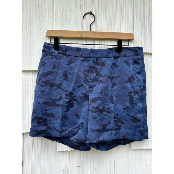 Banana Republic Satin‎ Camouflage Print Short 6 - Picture 2 of 8